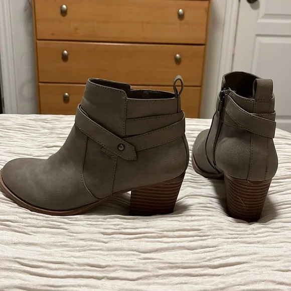 Grey booties - Picture 2 of 4